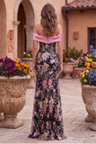 Vestido largo de fiesta rosa y negro con flores, lentejuelas, hombros descubiertos, corte sirena, lazo y abertura
