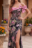 Vestido largo de fiesta rosa y negro con flores, lentejuelas, hombros descubiertos, corte sirena, lazo y abertura