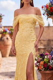 Vestido largo de fiesta amarillo con lentejuelas, corte sirena, hombros descubiertos y abertura