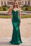Vestido largo de baile de sirena de satén verde oscuro con cuentas