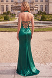 Vestido largo de baile de sirena de satén verde oscuro con cuentas