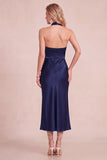 Vestido midi de invitada de boda de satén burdeos con escote drapeado y detalles de encaje