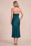 Vestido midi de invitada de boda de satén burdeos con escote drapeado y detalles de encaje