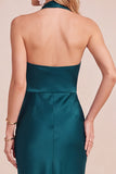 Vestido midi de invitada de boda de satén burdeos con escote drapeado y detalles de encaje