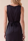 Vestido midi negro de satén para invitada de boda con escote redondo y encaje