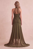 Vestido de invitada de boda de encaje verde oliva corte sirena con cuello alto y volantes