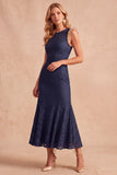 Vestido de invitada de boda midi azul oscuro de encaje corte sirena con escote redondo y volantes