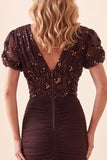 Vestido formal largo marrón de gasa con manga corta corte sirena y escote en V