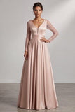 Vestido maxi para madre de la novia en color rosa empolvado con lentejuelas mangas largas y escote en V