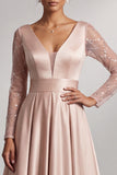 Vestido maxi para madre de la novia en color rosa empolvado con lentejuelas mangas largas y escote en V