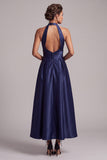 Vestido formal midi de satén fruncido azul oscuro de corte en A