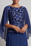 Vestido largo de chiffon estampado azul marino para madre de la novia de corte en A con mangas aleteadas