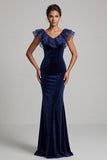 Vestido largo de terciopelo azul oscuro para madre de la novia con escote en V y volantes
