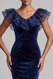 Vestido largo de terciopelo azul oscuro para madre de la novia con escote en V y volantes