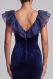 Vestido largo de terciopelo azul oscuro para madre de la novia con escote en V y volantes