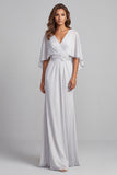 Vestido de madre de la novia gris claro de gasa con mangas, escote en V y apliques