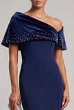 Vestido formal largo de terciopelo azul oscuro asimétrico con pedrería