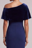 Vestido formal largo de terciopelo azul oscuro asimétrico con pedrería