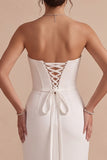 Vestido de novia largo blanco de satén sin tirantes con escote drapeado y abertura