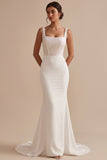 Vestido de novia largo blanco de satén con corte sirena, corsé, escote cuadrado y detalles de cuentas