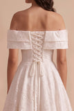Vestido de novia blanco de encaje con corte en A y hombros descubiertos