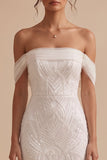Vestido largo de tul con cuentas y sirena blanca sobre el hombro