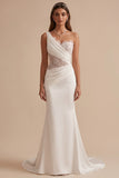 Vestido de novia blanco corte sirena con un hombro y pedrería de strass