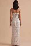 Vestido de novia largo blanco de corte recto sin tirantes con pedrería y abertura