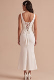 Vestido de novia midi blanco de satén corte sirena con diseño fruncido
