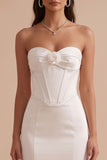 Vestido largo largo de tirantes de sirena de corsé blanco con flor 3D