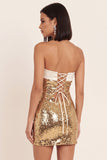 Vestido corto de cóctel dorado con lentejuelas y escote palabra de honor