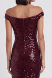 Vestido de cóctel midi de lentejuelas con funda burdeos brillante