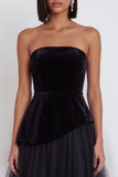 Vestido de cóctel midi de terciopelo negro sin tirantes de tul