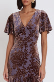 Vestido de cóctel Midi Cocktail Midi Steam de Terciopelo de Ciruela, Escote en V, Escalonado con volantes y mangas alejadas
