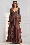 Vestido de gasa color salvia con corte en A, escote en V, mangas largas y volantes