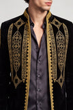 Americana de graduación de hombre con cuello alto, negro dorado bordado