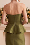 Vestido largo de invitado de boda peplum de satén de funda oliva sin tirantes con abalorios