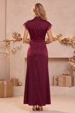 Vestido de invitado de boda burdeos con funda burdeos, mangas altas de escote alto y larga y abertura de encaje