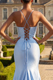 Vestido largo de baile de satén sirena con cuentas azules y abertura