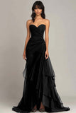 Vestido negro con volantes fruncidos