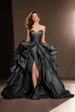 Vestido de desfile con volantes rojo oscuro A Line Sweetheart con abertura