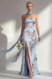 Vestido largo de dama de honor rosa sirena con estampado floral sin tirantes y abertura