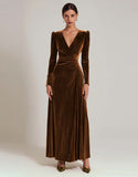 Vestido formal de terciopelo oliva con cuello en V y mangas largas