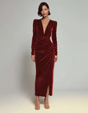 Vestido Largo Formal de Terciopelo Fruncido con Cuello en V y Tubo de Oliva con Abertura