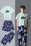 Pijamas familiares a juego con estampado de animales verde claro