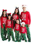Conjunto de pijamas a juego con estampado navideño rojo y verde