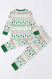 Pijamas familiares a juego con estampado de árbol de Navidad blanco