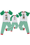Conjunto de pijamas a juego con estampado de rayas verdes para la familia