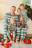 Pijamas de Navidad a juego con estampado de alce a rayas verdes y mangas largas