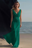 Vestido boho largo blanco de playa con escote en V fruncido